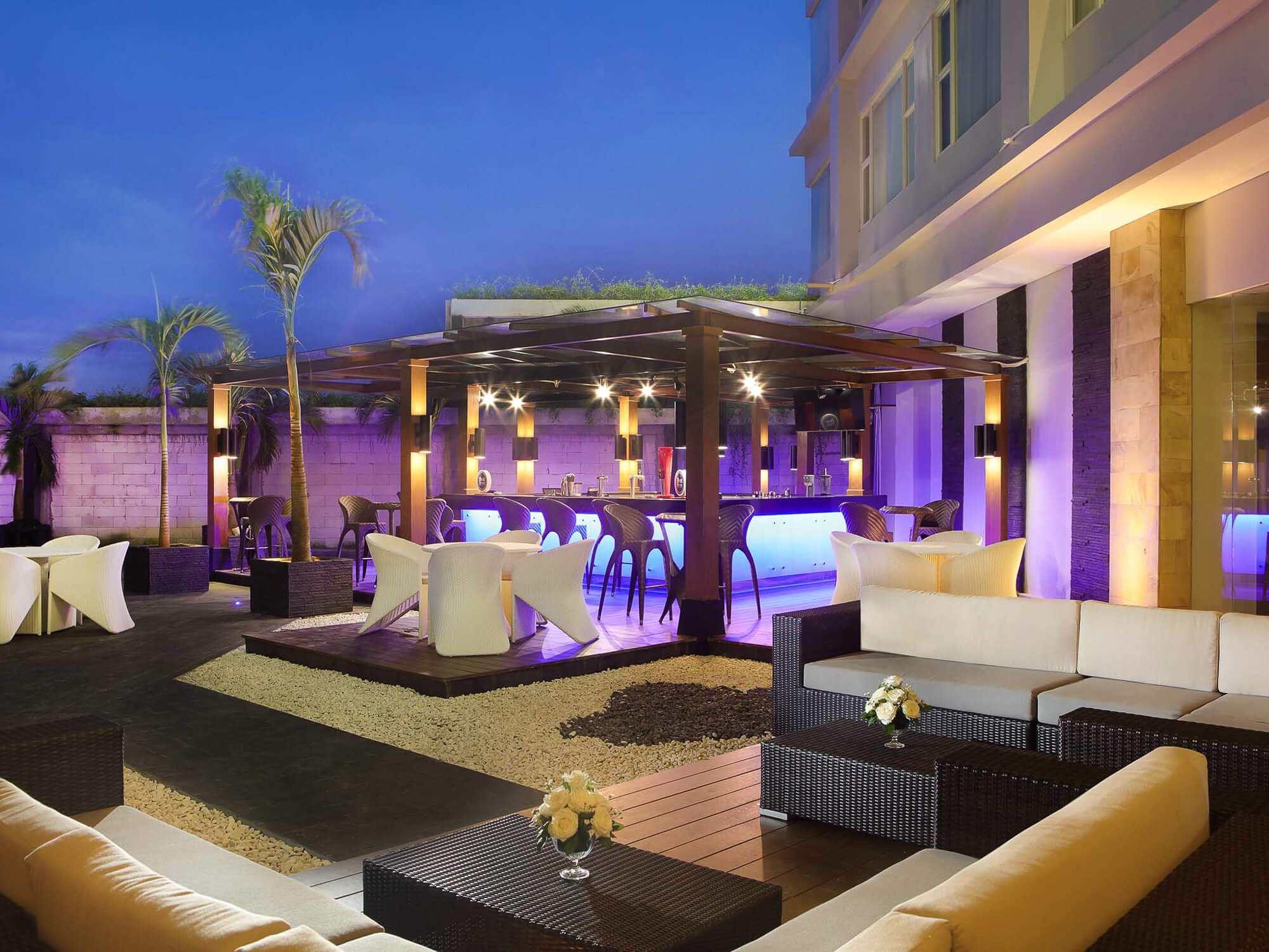 thumbnail-four-point-hotel-poolbar