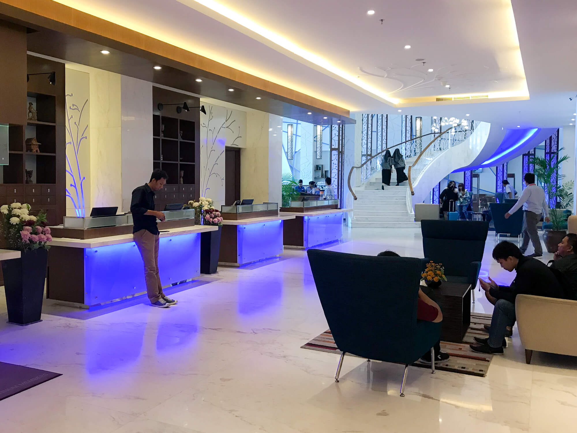 thumbnail-four-point-hotel-main-lobby